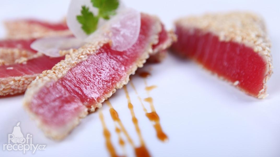 Tuňákový steak v sezamu