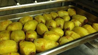 Pečené plněné brambory mletým masem